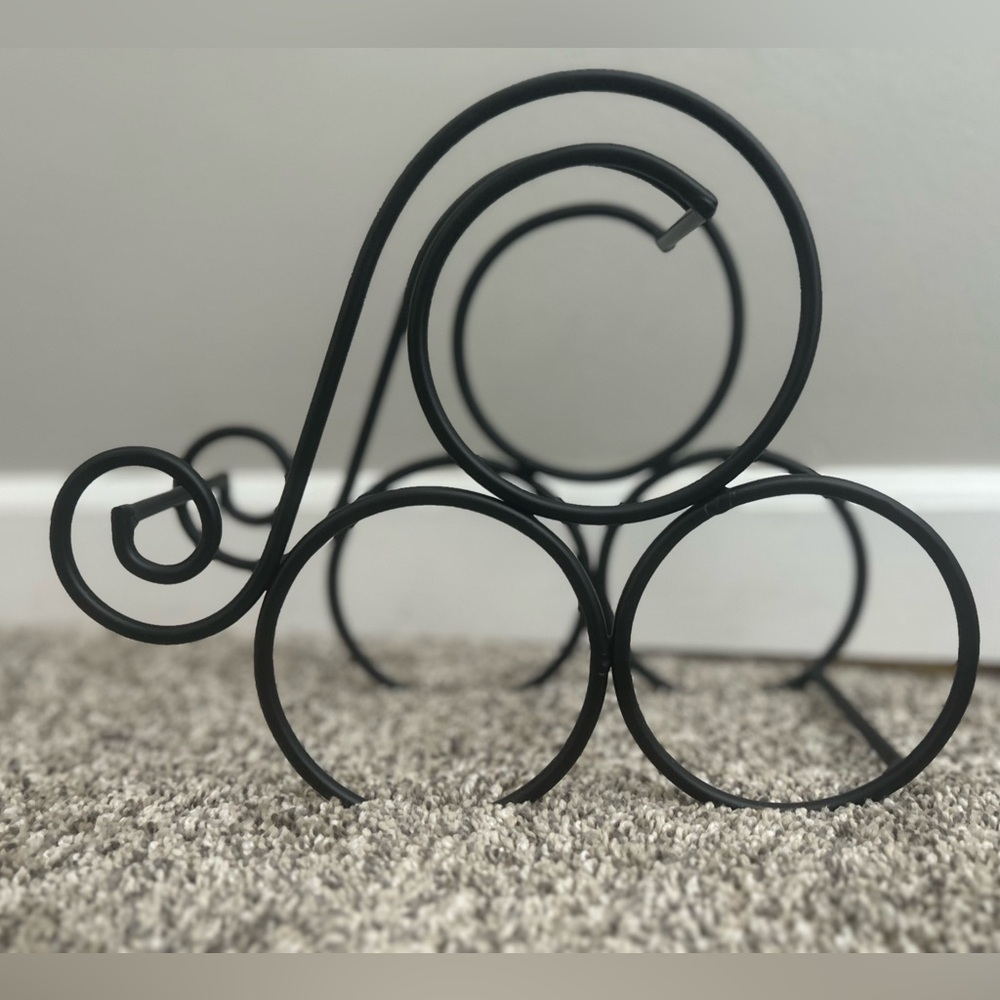 Three bottle wine rack black metal